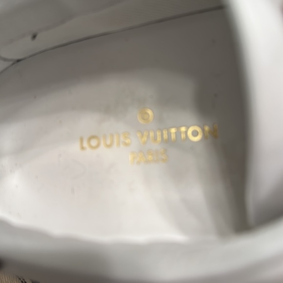 Louis Vuitton Sneaker 1A5790 37.5 Box Dust Bag extra shoe strings - Picture 6 of 8